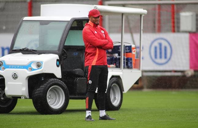 Munich, Germany September 16, 2024 Football, Men, Season 2024 2025, FC Bayern Munich, Säbener Strasse, Training ground, Final training, Champions League Vincent Kompany, Coach FC Bayern Munich observes the training session