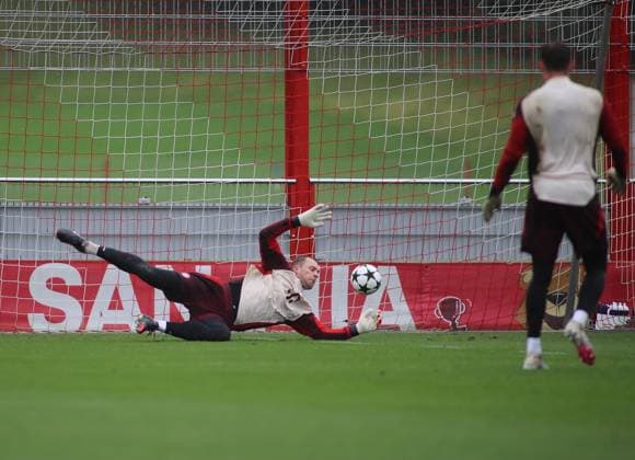 Munich, Germany 16 September 2024 Football, Men, Season 2024 2025, FC Bayern Munich, Säbener Strasse, Training ground, Final training, Champions League Manuel Neuer FC Bayern Munich stretches for a ball