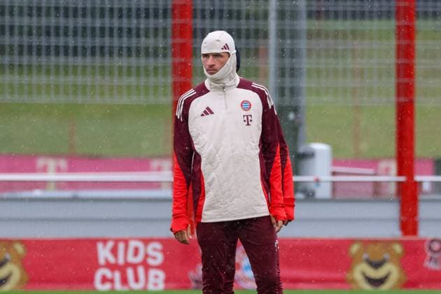 Thomas Mueller FC Bayern Muenchen, 25 at training in the rain, Final training, FC Bayern Muenchen, Football, UEFA Champions League, Matchday 1, Season 24 25, 16 09 2024, Final training, FC Bayern Muenchen, Football, UEFA Champions League, Matchday 1, Season 24 25, 16 09 2024 Muenchen Copyright: xEibner-Pressefoto JennixMaulx EP_JML