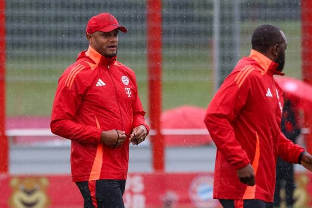 Vincent Kompany FC Bayern Muenchen, Head coach training in the rain, Final training, FC Bayern Muenchen, Football, UEFA Champions League, Matchday 1, Season 24 25, 16 09 2024, Final training, FC Bayern Muenchen, Football, UEFA Champions League, Matchday 1, Season 24 25, 16 09 2024 Muenchen Copyright: xEibner-Pressefoto JennixMaulx EP_JML
