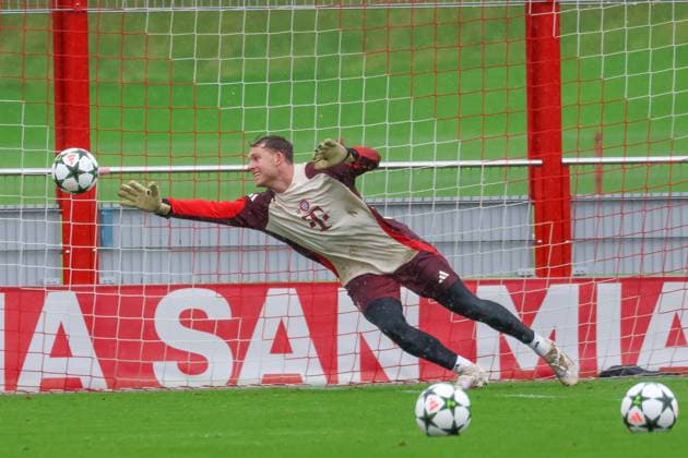 Daniel Peretz FC Bayern Muenchen, 18 at training in the rain, Final training, FC Bayern Muenchen, Football, UEFA Champions League, Matchday 1, Season 24 25, 16 09 2024, Final training, FC Bayern Muenchen, Football, UEFA Champions League, Matchday 1, Season 24 25, 16 09 2024 Muenchen Copyright: xEibner-Pressefoto JennixMaulx EP_JML