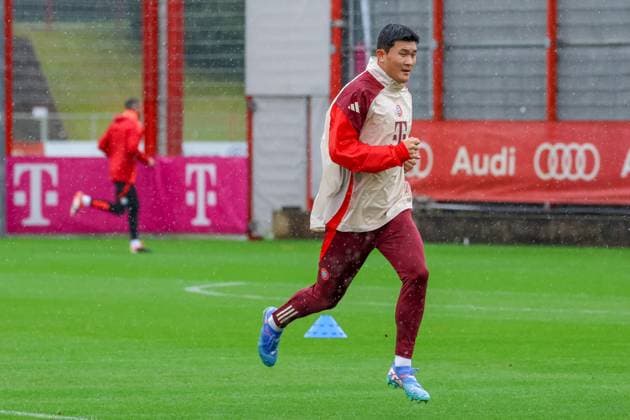 Minjae Kim FC Bayern Muenchen, 03 runs in the rain during training, Final training, FC Bayern Muenchen, Football, UEFA Champions League, Matchday 1, Season 24 25, 16 09 2024, Final training, FC Bayern Muenchen, Football, UEFA Champions League, Matchday 1, Season 24 25, 16 09 2024 Muenchen Copyright: xEibner-Pressefoto JennixMaulx EP_JML