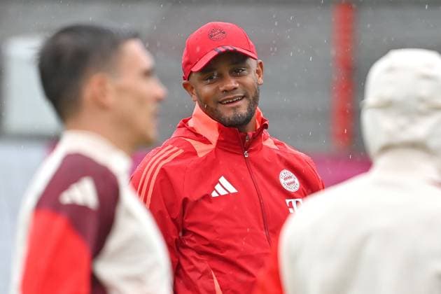 Coach Vincent KOMPANY Bayern Muenchen , portrait, portrait, portrait, in front Joao PALHINHA Bayern Muenchen final training, training on 16 09 2024 Football Champions League , FC Bayern Muenchen GNK Dinamo Zagreb