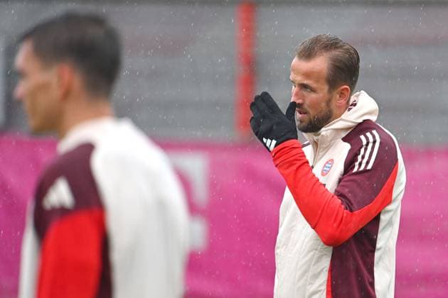 Harry KANE Bayern Muenchen , skeptical, gesture, action, single image, cropped single motif, half figure, half figure final training, training on 16 09 2024 Football Champions League , FC Bayern Muenchen GNK Dinamo Zagreb