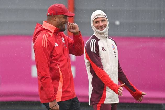 Coach Vincent KOMPANY Bayern Muenchen with Thomas MUELLER MÜLLER,Bayern Muenchen , final training, training on 16 09 2024 Football Champions League , FC Bayern Muenchen GNK Dinamo Zagreb