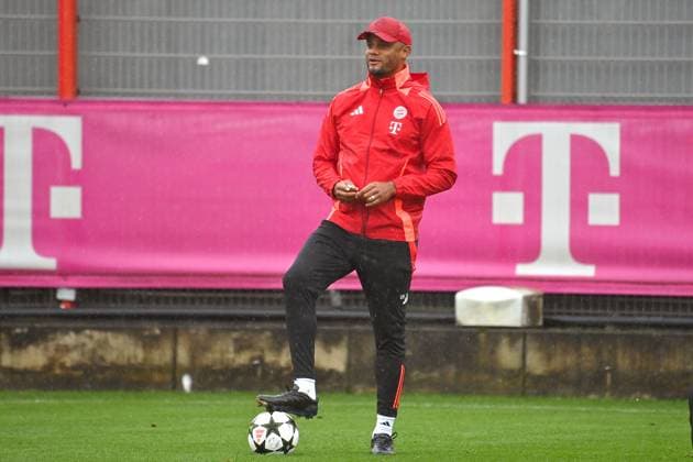 Coach Vincent KOMPANY Bayern Muenchen , single picture,cropped, full body shot,whole figure, final training, training on 16 09 2024 Football Champions League , FC Bayern Muenchen GNK Dinamo Zagreb
