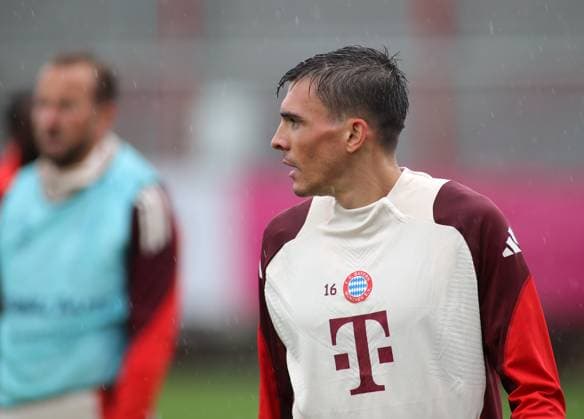 Munich, Germany September 16, 2024 Football, Men, Season 2024 2025, FC Bayern Munich, Säbener Strasse, Training ground, Final training, Champions League Joao Palhinha FC Bayern Munich Head, upper body facing right, turn around