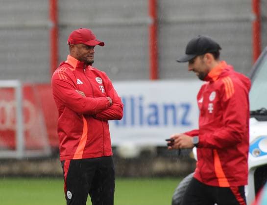 Munich, Germany September 16, 2024 Football, Men, Season 2024 2025, FC Bayern Munich, Säbener Strasse, Training ground, Final training, Champions League Vincent Kompany, Coach FC Bayern Munich standing with folded arms, watching, observing
