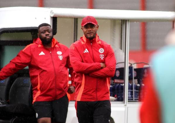Munich, Germany September 16, 2024 Football, Men, Season 2024 2025, FC Bayern Munich, Säbener Strasse, Training ground, Final training, Champions League Vincent Kompany, Coach FC Bayern Munich standing with folded arms, watching, observing