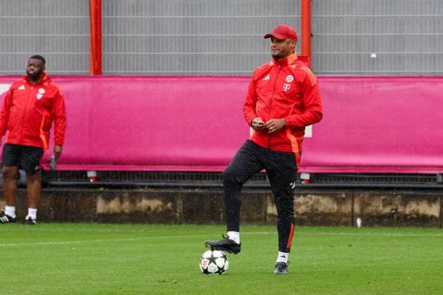 Vincent Kompany FC Bayern Muenchen, Head coach training in the rain, Final training, FC Bayern Muenchen, Football, UEFA Champions League, Matchday 1, Season 24 25, 16 09 2024, Final training, FC Bayern Muenchen, Football, UEFA Champions League, Matchday 1, Season 24 25, 16 09 2024 Muenchen Copyright: xEibner-Pressefoto JennixMaulx EP_JML