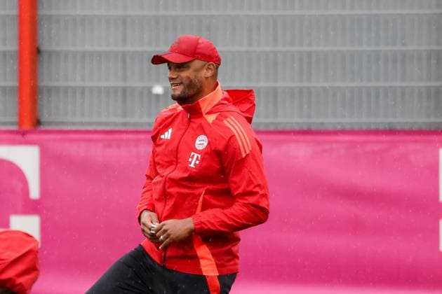 Vincent Kompany FC Bayern Muenchen, Head coach training in the rain, Final training, FC Bayern Muenchen, Football, UEFA Champions League, Matchday 1, Season 24 25, 16 09 2024, Final training, FC Bayern Muenchen, Football, UEFA Champions League, Matchday 1, Season 24 25, 16 09 2024 Muenchen Copyright: xEibner-Pressefoto JennixMaulx EP_JML