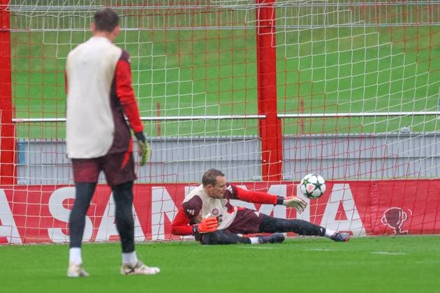 Manuel Neuer FC Bayern Muenchen, 01 at training in the rain, Final training, FC Bayern Muenchen, Football, UEFA Champions League, Matchday 1, Season 24 25, 16 09 2024, Final training, FC Bayern Muenchen, Football, UEFA Champions League, Matchday 1, Season 24 25, 16 09 2024 Muenchen Copyright: xEibner-Pressefoto JennixMaulx EP_JML