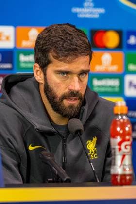 Football - UEFA Champions League - League Phase - AC Milan v Liverpool FC - MD-1 MILAN, ITALY - Monday, September 16, 2024: Liverpool s goalkeeper Alisson Becker during a press conference, PK, Pressekonferenz at the Stadio San Siro ahead of the UEFA Champions League matchday 1 game between AC Milan and Liverpool FC. (Photo by David Rawcliffe Propaganda) MILAN Stadio San Siro LOMBARDY ITALY  Copyright: xDavidxRawcliffex P2024-09-16-AC_Milan_Liverpool_MD-1-72