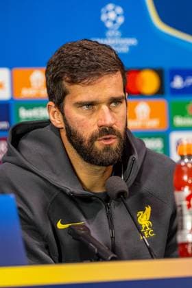 Football - UEFA Champions League - League Phase - AC Milan v Liverpool FC - MD-1 MILAN, ITALY - Monday, September 16, 2024: Liverpool s goalkeeper Alisson Becker during a press conference, PK, Pressekonferenz at the Stadio San Siro ahead of the UEFA Champions League matchday 1 game between AC Milan and Liverpool FC. (Photo by David Rawcliffe Propaganda) MILAN Stadio San Siro LOMBARDY ITALY  Copyright: xDavidxRawcliffex P2024-09-16-AC_Milan_Liverpool_MD-1-75