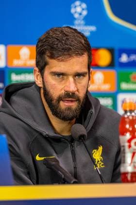 Football - UEFA Champions League - League Phase - AC Milan v Liverpool FC - MD-1 MILAN, ITALY - Monday, September 16, 2024: Liverpool s goalkeeper Alisson Becker during a press conference, PK, Pressekonferenz at the Stadio San Siro ahead of the UEFA Champions League matchday 1 game between AC Milan and Liverpool FC. (Photo by David Rawcliffe Propaganda) MILAN Stadio San Siro LOMBARDY ITALY  Copyright: xDavidxRawcliffex P2024-09-16-AC_Milan_Liverpool_MD-1-76