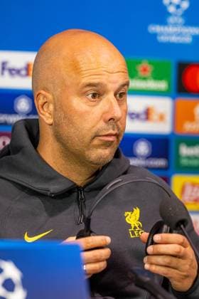 Football - UEFA Champions League - League Phase - AC Milan v Liverpool FC - MD-1 MILAN, ITALY - Monday, September 16, 2024: Liverpool s head coach Arne Slot during a press conference, PK, Pressekonferenz at the Stadio San Siro ahead of the UEFA Champions League matchday 1 game between AC Milan and Liverpool FC. (Photo by David Rawcliffe Propaganda) MILAN Stadio San Siro LOMBARDY ITALY  Copyright: xDavidxRawcliffex P2024-09-16-AC_Milan_Liverpool_MD-1-83