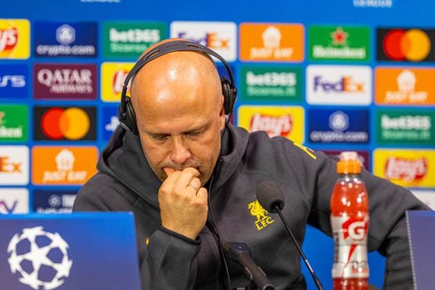 Sport Bilder des Tages Football - UEFA Champions League - League Phase - AC Milan v Liverpool FC - MD-1 MILAN, ITALY - Monday, September 16, 2024: Liverpool s head coach Arne Slot during a press conference, PK, Pressekonferenz at the Stadio San Siro ahead of the UEFA Champions League matchday 1 game between AC Milan and Liverpool FC. (Photo by David Rawcliffe Propaganda) MILAN Stadio San Siro LOMBARDY ITALY  Copyright: xDavidxRawcliffex P2024-09-16-AC_Milan_Liverpool_MD-1-98