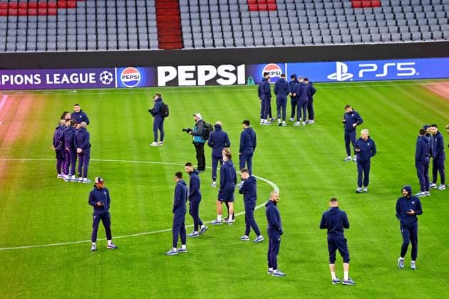 Munich, Germany, 160924. GNK Dinamo players walk around the Allianz Arena stadium on the eve of the match of the 1st round of the UEFA Champions League against Bayern Munich. Photo: Ronald Gorsic CROPIX Copyright: xxRonaldxGorsicx munchen_dinamo_setnja3-160924