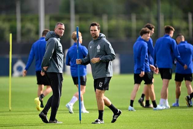 Club Brugge v Borussia Dortmund - UEFA Champions League MD -1 WESTKAPELLE, BELGIUM - SEPTEMBER 17 : Hayen Nicky head coach of Club Brugge and Vandenbussche Carl physical trainer of Club Brugge pictured during a training session prior to the UEFA Champions League - League phase matchday 1 between Club Brugge and Borussia Dortmund at the Club Brugge training centre on September 17, 2024 in Westkapelle, Belgium , 17 09 2024 Westkapelle Belgium  Copyright: xNicoxVereeckenx