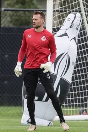 Club s goalkeeper Simon Mignolet pictured during a training session of Belgian soccer team Club Brugge KV, Tuesday 17 September 2024 in Knokke-Heist. The team is preparing for tomorrow s game against German Borussia Dortmund, on the opening day of the UEFA Champions League league phase. BRUNOxFAHY  x100809796x