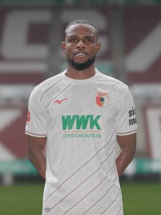 Frank Onyeka FC Augsburg 1 BL, portrait date 2024 2025