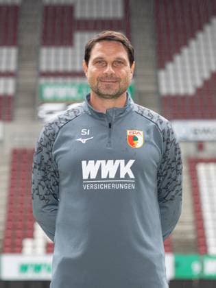 Imre Szabics FC Augsburg 1 BL, portrait date 2024 2025