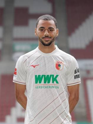 Alexis Claude Maurice FC Augsburg 1 BL, portrait date 2024 2025