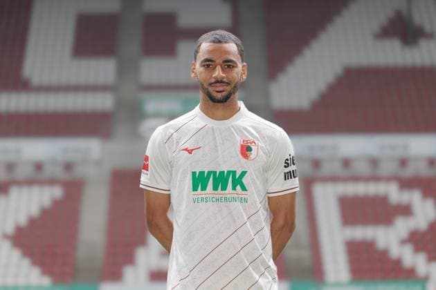 Alexis Claude Maurice FC Augsburg 1 BL, portrait date 2024 2025