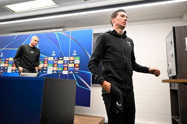 Club Brugge v Borussia Dortmund - UEFA Champions League MD -1 WESTKAPELLE, BELGIUM - SEPTEMBER 17 : Hayen Nicky head coach of Club Brugge and Vanaken Hans midfielder of Club Brugge talking to the press during a press conference, PK, Pressekonferenz prior to the UEFA Champions League - League phase matchday 1 between Club Brugge and Borussia Dortmund at the Club Brugge training centre on September 17, 2024 in Westkapelle, Belgium , 17 09 2024 Westkapelle Belgium  Copyright: xNicoxVereeckenx