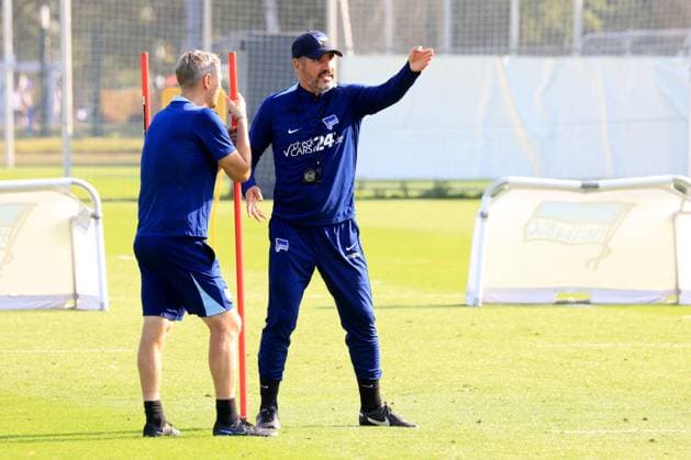 DEU, DFL, 2 FBL Hertha BSC, Training, 17 09 2024, Sportforum, Berlin, DEU, DFL, 2 FBL Hertha BSC, Training, im Bild Cheftrainer Cristian Fiel Hertha BSC Berlin , Dirk Kunert Hertha BSC DFL regulations prohibit any use of Photographs as image sequences and or quasi video Foto Juergen Engler nordphoto GmbH nordphotoxGmbHx xEngler nph00076