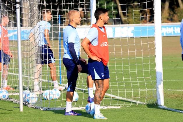 DEU, DFL, 2 FBL Hertha BSC, Training, 17 09 2024, Sportforum, Berlin, DEU, DFL, 2 FBL Hertha BSC, Training, in the picture Jon Dabur Thorsteinsson Hertha BSC Berlin 24 , Kevin Sessa Hertha BSC Berlin 8 DFL regulations prohibit any use of Photographs as image sequences and or quasi video Foto Juergen Engler nordphoto GmbH nordphotoxGmbHx xEngler nph00076