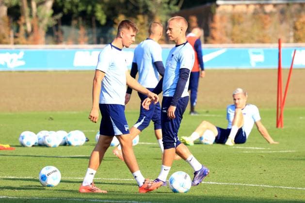 DEU, DFL, 2 FBL Hertha BSC, Training, 17 09 2024, Sportforum, Berlin, DEU, DFL, 2 FBL Hertha BSC, Training, im Bild Gustav Christensen Hertha BSC Berlin 26 , Jon Dabur Thorsteinsson Hertha BSC Berlin 24 DFL regulations prohibit any use of Photographs as image sequences and or quasi video Foto Juergen Engler nordphoto GmbH nordphotoxGmbHx xEngler nph00076