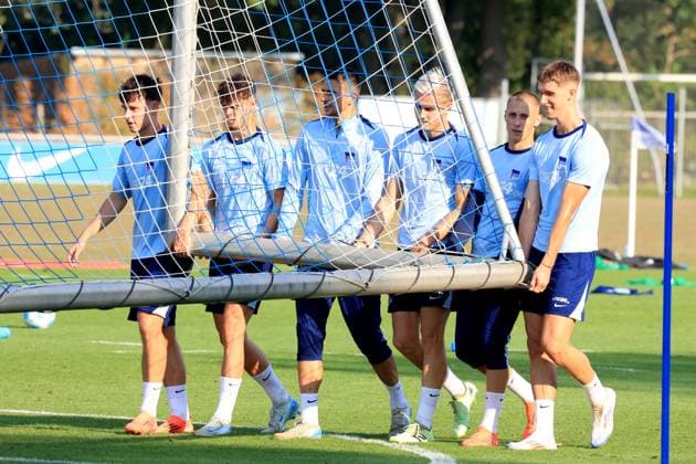 DEU, DFL, 2 FBL Hertha BSC, Training, 17 09 2024, Sportforum, Berlin, DEU, DFL, 2 FBL Hertha BSC, Training, im Bild Tortraeger, Hertha Spielerkreis DFL regulations prohibit any use of Photographs as image sequences and or quasi video Foto Juergen Engler nordphoto GmbH nordphotoxGmbHx xEngler nph00076