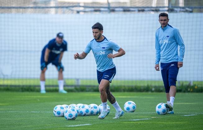 Football, Men, Season 2024 2025, 2 Bundesliga, Hertha BSC, Training, f l Kevin Sessa Hertha BSC , Smail Prevljak Hertha BSC , 17 09 2024, Copyright: xMatthiasxKochx
