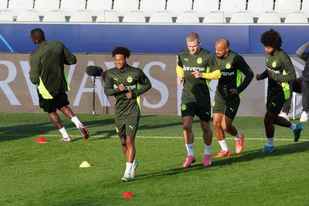 Borussia s Julien Duranville pictured in action during a training session of German soccer team Borussia Dortmund, Tuesday 17 September 2024 in Brugge. The team is preparing for tomorrow s game against Belgian Club Brugge KV, on the opening day of the UEFA Champions League league phase. KURTxDESPLENTER  x100838641x
