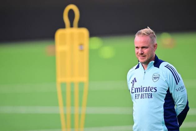 GÖTEBORG, SWEDEN 20240917 Coach Jonas Eidevall as Arsenal WFC train at Bravida Arena ahead of the Champions League qualifier against BK Häcken GÖTEBORG SWEDEN x9200x  Copyright: xBjörnxLarssonxRosvall TTx ARSENAL INFÖR CHAMPIONS LEAGUE-KVAL MOT HÄCKEN