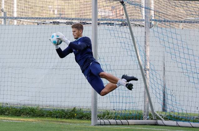 Goalkeeper Dennis Smarsch, Germany, Berlin, Sportpark, Football, Men, Season 2024 2025, 2 Bundesliga, Hertha BSC, Training