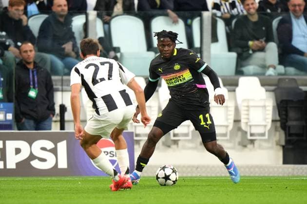 TURINE - (l-r) Andrea Cambiaso of Juventus, Johan Bakayoko of PSV Eindhoven during the UEFA Champions league match between Juventus FC and PSV Eindhoven at Allianz Stadium on Sept. 17, 2024 in Turin, Italy. ANP TOBIAS KLEUVER UEFA Champions League 2024 25 xVIxANPxSportx xxANPxIVx 508707362 originalFilename: 508707362.jpg