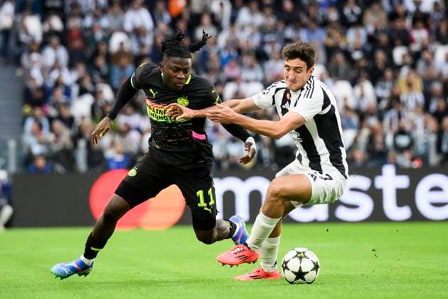 Juventus FC v PSV Eindhoven - UEFA Champions League Johan Bakayoko of PSV Eindhoven competes for the ball with Andrea Cambiaso of Juventus FC during the UEFA Champions League football match between Juventus FC and PSV Eindhoven. Turin Italy Copyright: xNicolòxCampox