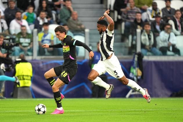 TURINE - (l-r) Guus Til of PSV Eindhoven, Bremer of Juventus during the UEFA Champions league match between Juventus FC and PSV Eindhoven at Allianz Stadium on Sept. 17, 2024 in Turin, Italy. ANP TOBIAS KLEUVER UEFA Champions League 2024 25 xVIxANPxSportx xxANPxIVx 508707645 originalFilename: 508707645.jpg