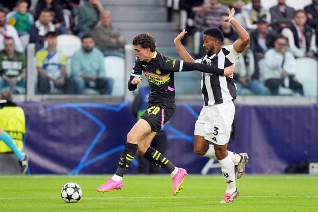 TURINE - (l-r) Guus Til of PSV Eindhoven, Bremer of Juventus during the UEFA Champions league match between Juventus FC and PSV Eindhoven at Allianz Stadium on Sept. 17, 2024 in Turin, Italy. ANP TOBIAS KLEUVER UEFA Champions League 2024 25 xVIxANPxSportx xxANPxIVx 508707784 originalFilename: 508707784.jpg
