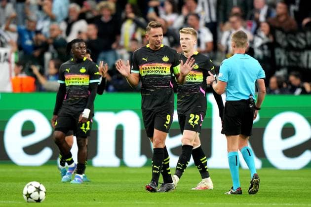 TURINE - Luuk de Jong of PSV Eindhoven disappointment after the 1-0 during the UEFA Champions league match between Juventus FC and PSV Eindhoven at the Allianz Stadium on Sept. 17, 2024 in Turin, Italy. ANP TOBIAS KLEUVER UEFA Champions League 2024 25 xVIxANPxSportx xxANPxIVx 508707883 originalFilename: 508707883.jpg