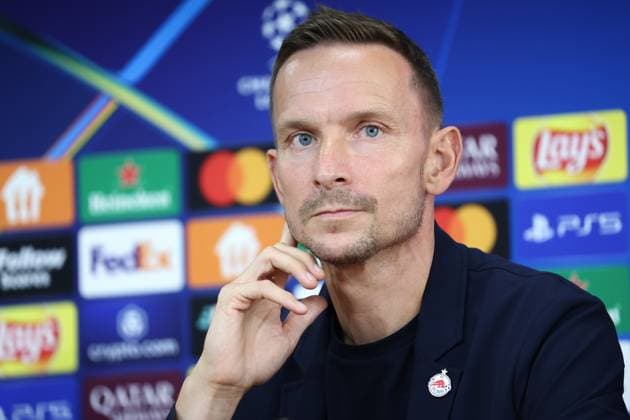 SOCCER - UEFA CL, Prag vs RBS PRAGUE,CZECH REPUBLIC,17.SEP.24 - SOCCER - UEFA Champions League, AC Sparta Prag vs Red Bull Salzburg, preview, press conference, PK, Pressekonferenz Image shows head coach Pepijn Lijnders (RBS).  GEPAxpictures xDavidxGeieregger