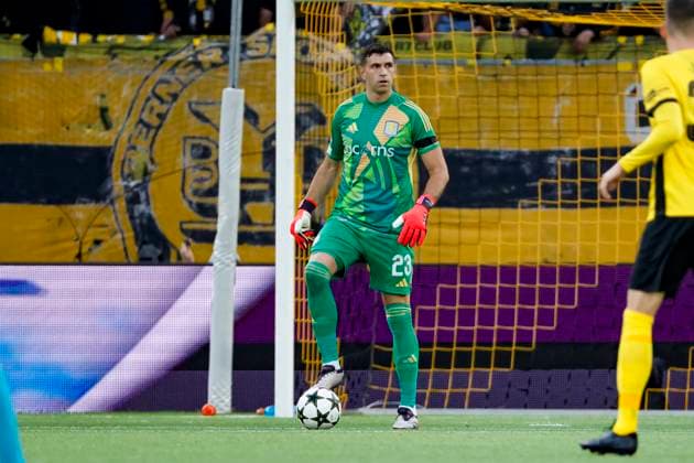 Emiliano Martinez Aston Villa, 23 on the ball , Football, UEFA Champions League, Matchday 1, 2024 2025, Young Boys Bern vs Aston Villa, 17 09 2024, Stadion Wankdorf, Bern, Switzerland Bern Stadion Wankdorf Bern Switzerland Copyright: xGrantxHubbsx