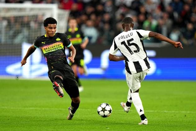 TURINE - (l-r) Malik Tillman of PSV Eindhoven, Pierre Kalulu of Juventus during the UEFA Champions league match between Juventus FC and PSV Eindhoven at Allianz Stadium on Sept. 17, 2024 in Turin, Italy. ANP TOBIAS KLEUVER UEFA Champions League 2024 25 xVIxANPxSportx xxANPxIVx 508708630 originalFilename: 508708630.jpg