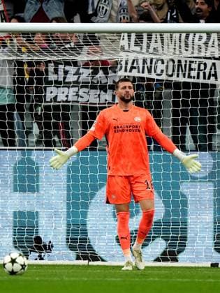 TURINE - PSV Eindhoven goalkeeper Joel Drommel disappointment after the 2-0 during the UEFA Champions league match between Juventus FC and PSV Eindhoven at the Allianz Stadium on Sept. 17, 2024 in Turin, Italy. ANP TOBIAS KLEUVER UEFA Champions League 2024 25 xVIxANPxSportx xxANPxIVx 508708724 originalFilename: 508708724.jpg