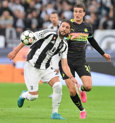 September 17, 2024, Turin, Italy: Juventus Manuel Locatelli and PSV Eindhoven s Guus Til in action during the Uefa Champions League soccer match Juventus FC vs PSV Eindhoven at the Allianz Stadium in Turin, Italy, 17 September 2024 ANSA ALESSANDRO DI MARCO Champions: Juventus FC vs PSV Eindhoven  - ZUMAa110 20240917_zaf_a110_017 Copyright: xAlessandroxDixMarcox