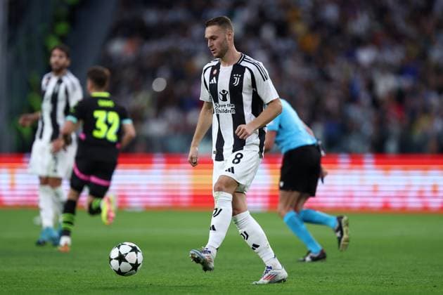 Teun Koopmeiners (Juventus Fc ) controls the ball, UEFA Champions League 2024 25 League Phase MD1, Juventus Turin v PSV Eindhoven, Allianz Stadium, September 17, 2024, Turin, Italy.