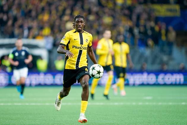 Bern, Switzerland, September 17th 2024: Banhie Zoukrou (4 Young Boys) controls the ball during the UEFA Champions League football match between Young Boys and Aston Villa at Wankdorf Stadion in Bern, Switzerland. (Daniela Porcelli SPP) Copyright: xDanielaxPorcellix xSPPx spp-en-DaPoSp-20240917-_DP17210
