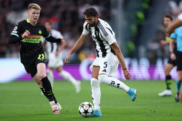 Juventus Fc - PSV Manuel Locatelli of Juventus Fc controls the ball during the Uefa Champions League 2024-25 match beetween Juventus Fc and PSV at Allianz Stadium on September 17, 2024 in Turin, Italy . Torino Allianz Stadium Italy Copyright: xMarcoxCanonierox